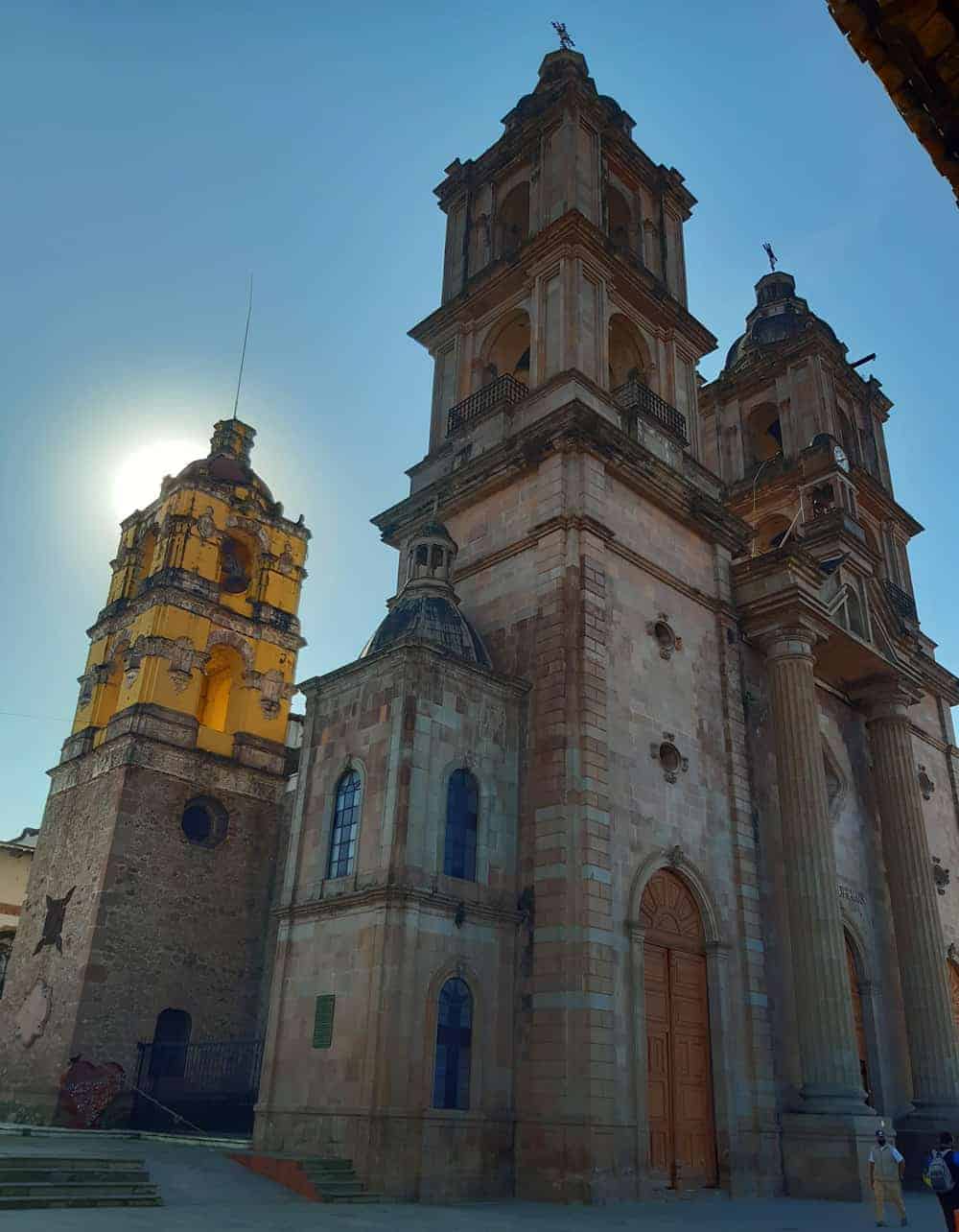 Iglesia de Valle de Bravo Jardin Central
